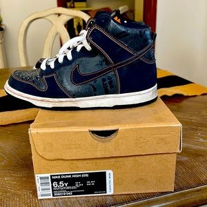 Nike GS back to school, Nike dunk high, size 6.5 Y.